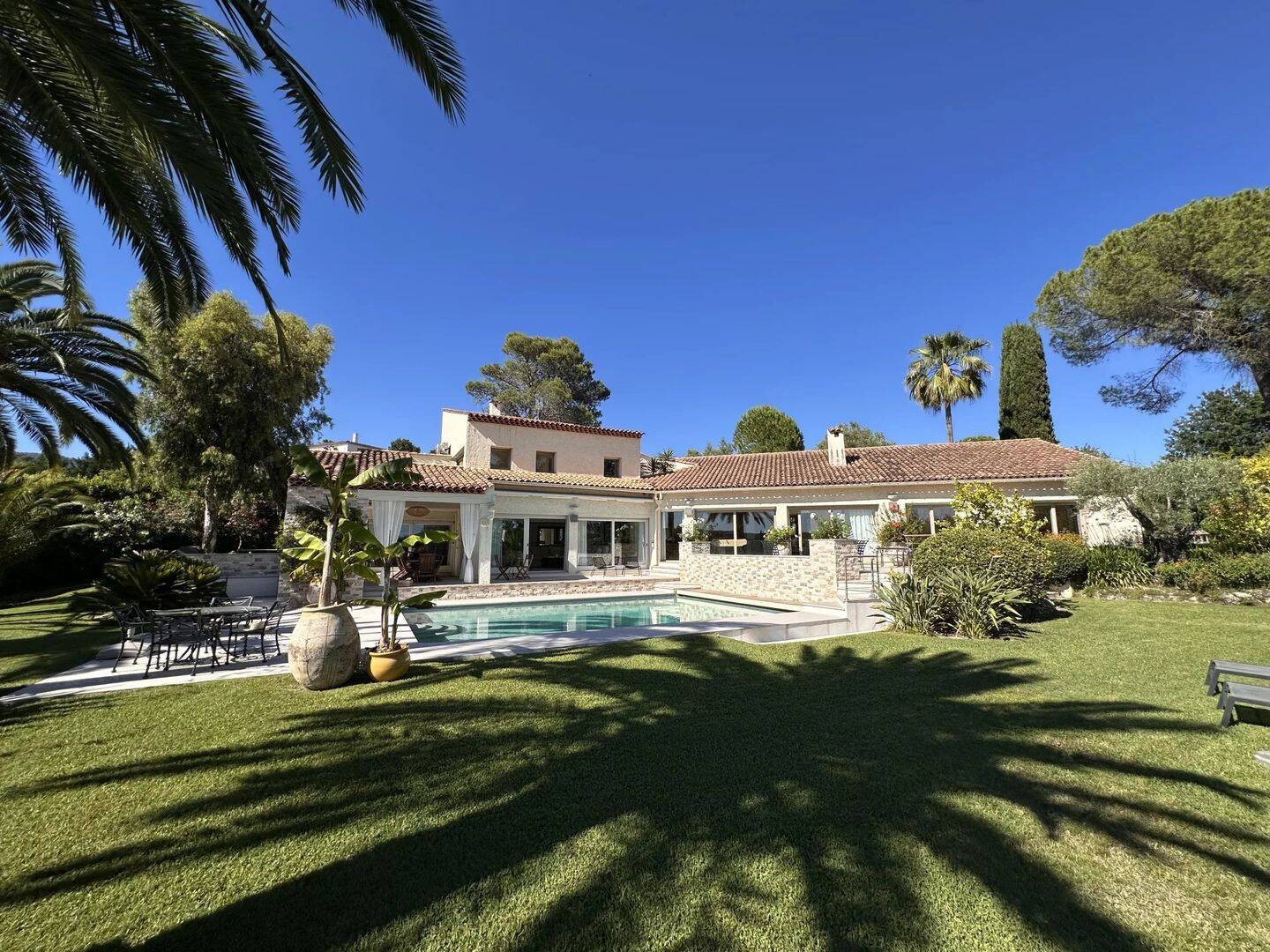Maison 7 pièces 330 m² · à La Colle-sur-Loup · 330 m² · 3 180 000 €