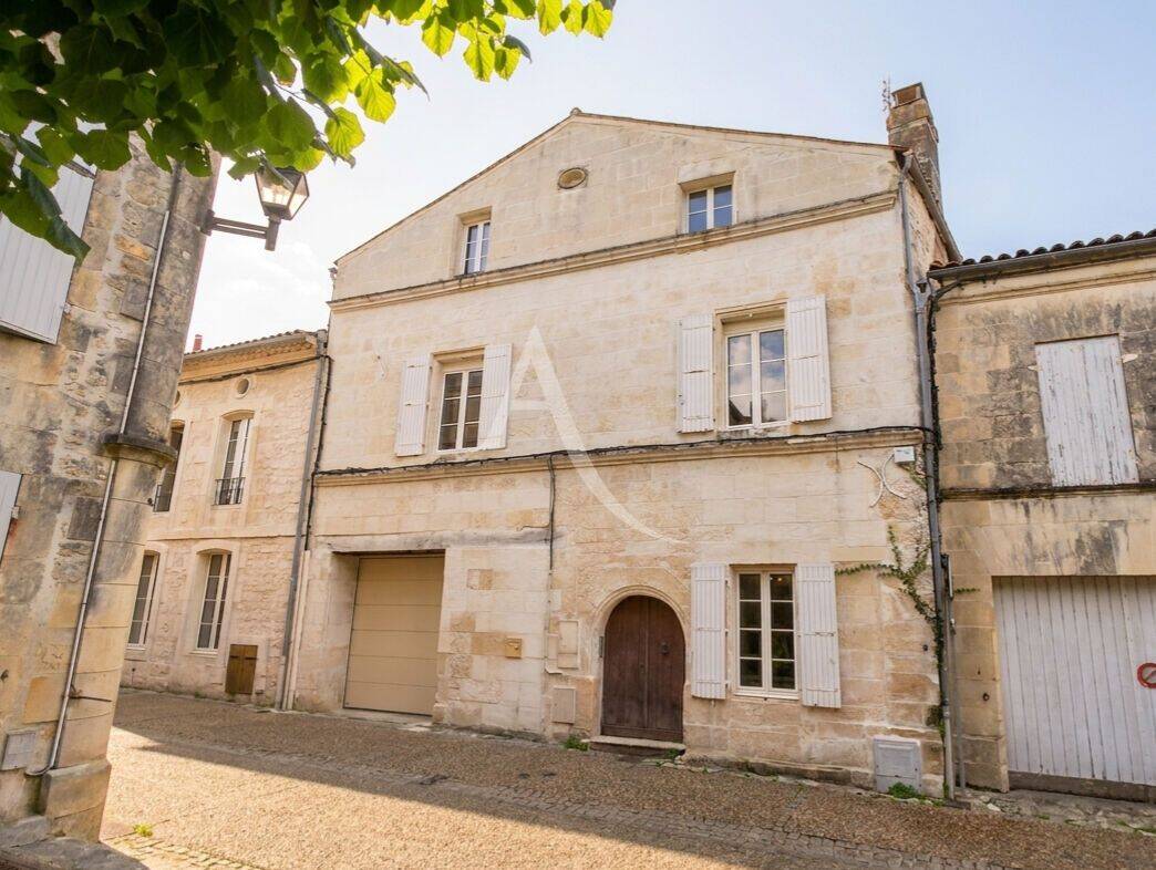 Maison 8 pièces 271 m² · à Pons · 271 m² · 399 000 €