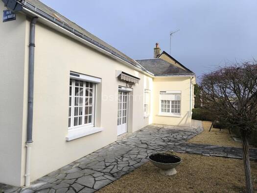 Maison de plain-pied à vendre 168 000 € 4 pièces 3 chambres 104 m² 851 m² de terrain Le Grand-Lucé 72150