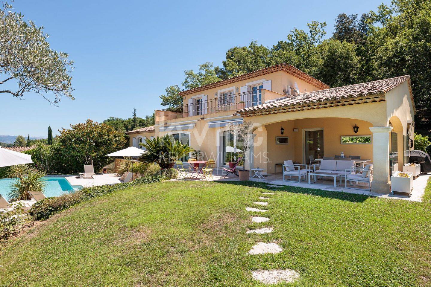 Maison 7 pièces 204 m² · à Valbonne · 204 m² · 2 349 000 €