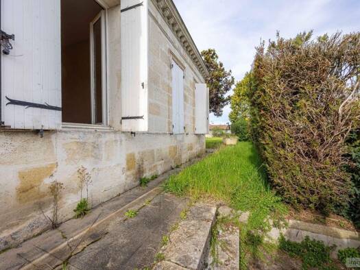 Maison de plain-pied à vendre 430 500 € 4 pièces 3 chambres 140 m² 374 m² de terrain Bègles 33130