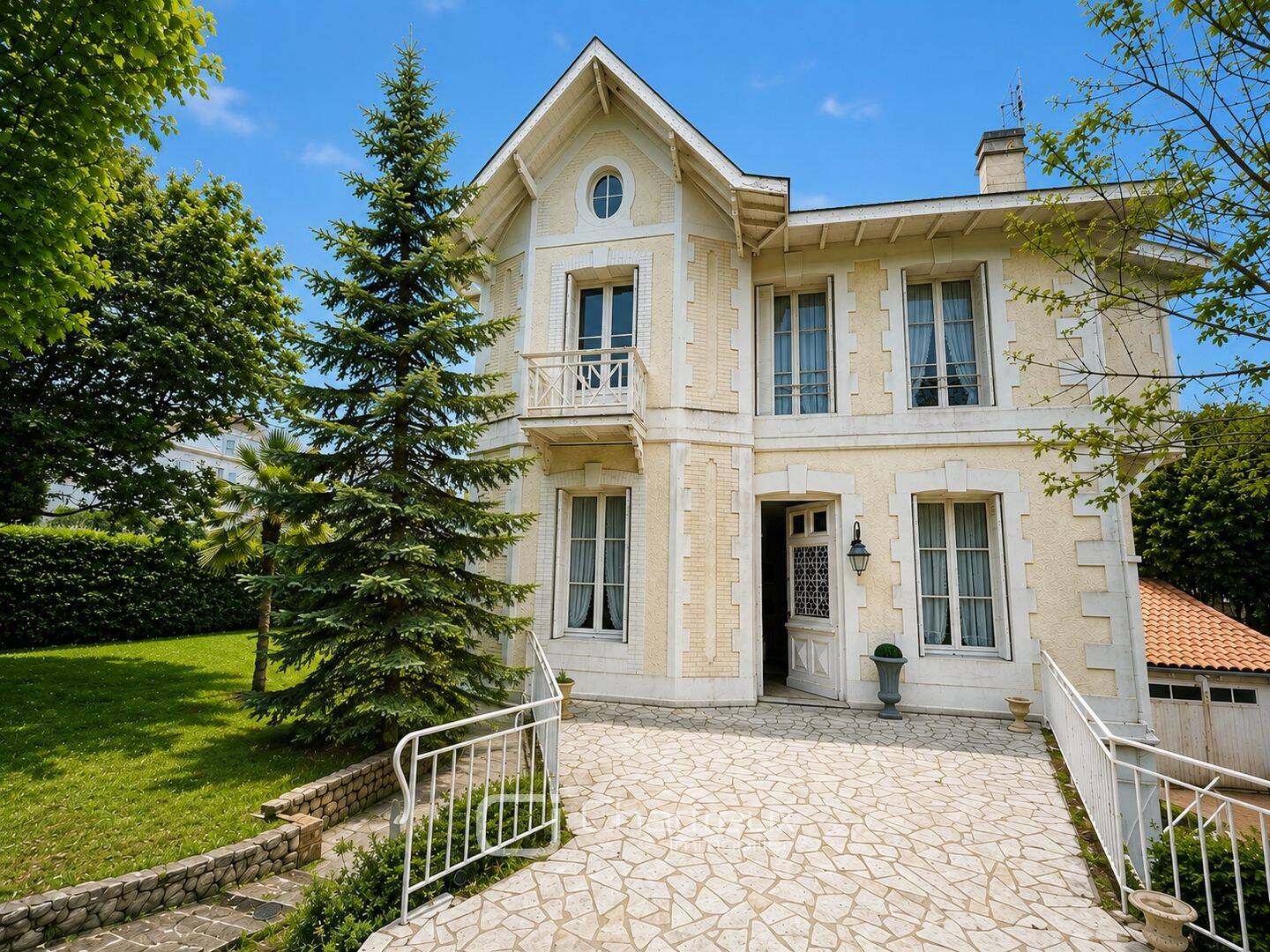 Maison 11 pièces 203 m² · à Royan · 202,6 m² · 783 000 €