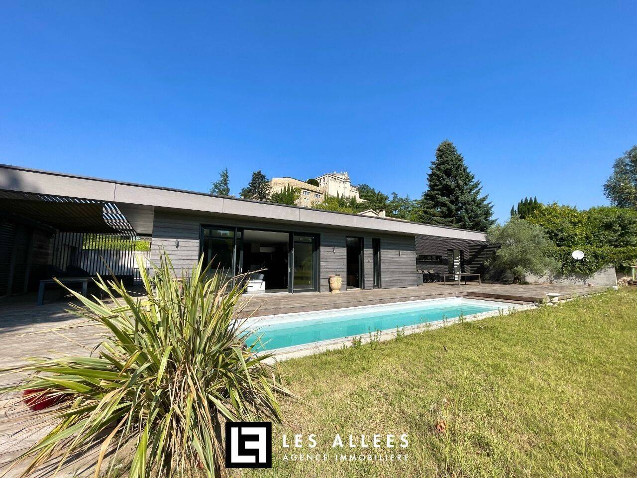 Maison 5 pièces 226 m² · à Grignan · 226 m² · 1 290 000 €