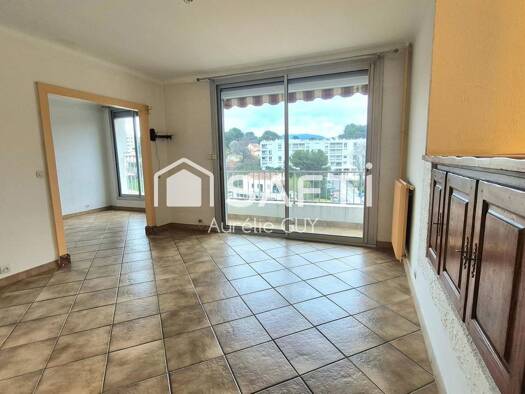 Appartement à vendre 168 000 € 3 pièces 1 chambre 60 m² Étage 8/13 Ganteaume Aubagne 13400