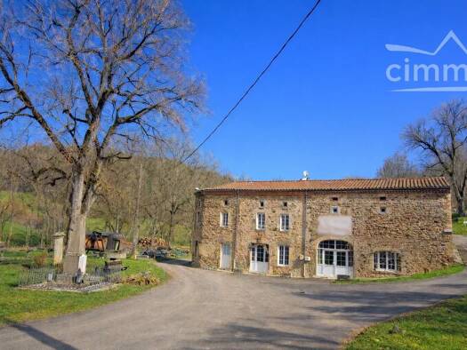 Maison à vendre 320 000 € 9 pièces 4 chambres 322 m² 2 985 m² de terrain Vernet-la-Varenne 63580