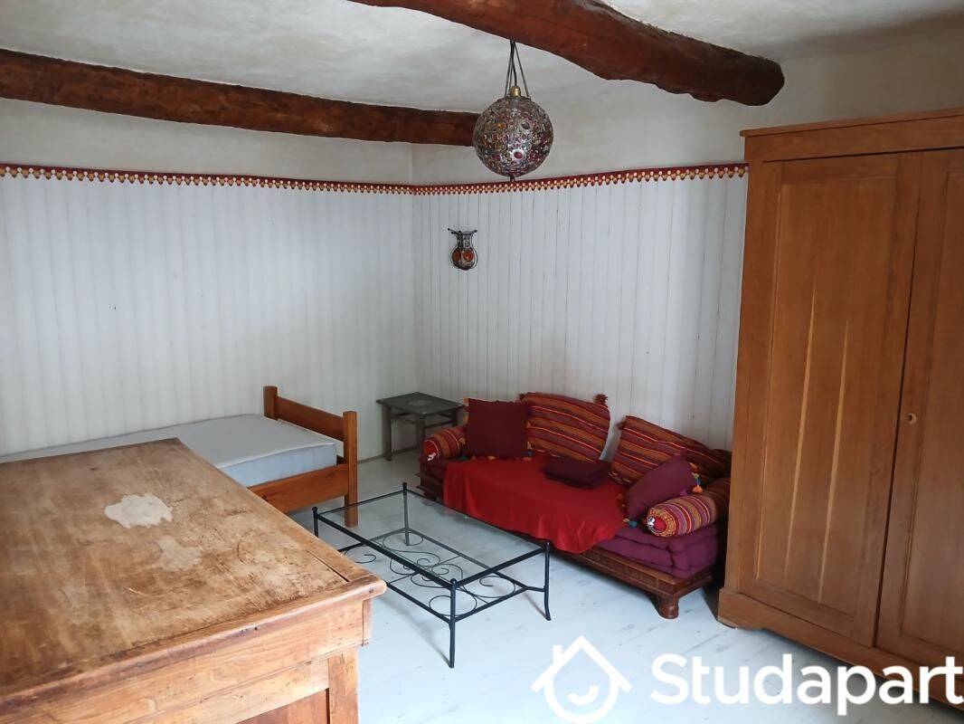 Maison 4 pièces 90 m² · à Solliès-Toucas · 90 m² · 750 €