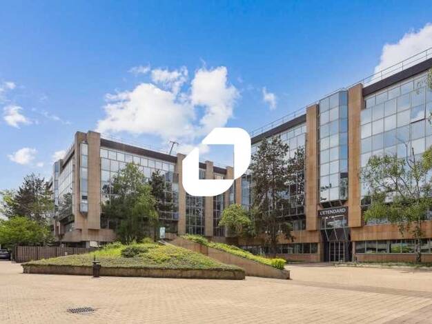 Espace bureau à vendre 8 120 806 € 3 493 m² de bureaux divisible de 540 m² à 3 493 m² Zone d'Activité Velizy Villacoublay 78140