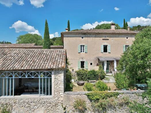 Maison à vendre 850 000 € 10 pièces 7 chambres 358 m² 2 430 m² de terrain Nord Uzès 30700