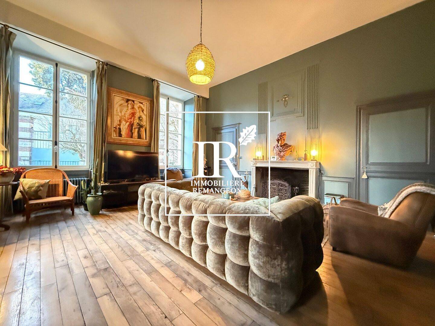Maison 12 pièces 400 m² · à Mehun-sur-Yèvre · 400 m² · 530 000 €