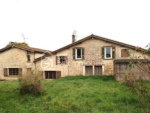 Ferme à vendre 199 500 € 14 pièces 9 chambres 379 m² Jonzac 17500