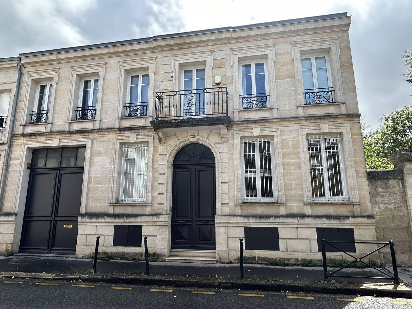 Maison 7 pièces 260 m² · à Bordeaux · 260 m² · 3 600 €
