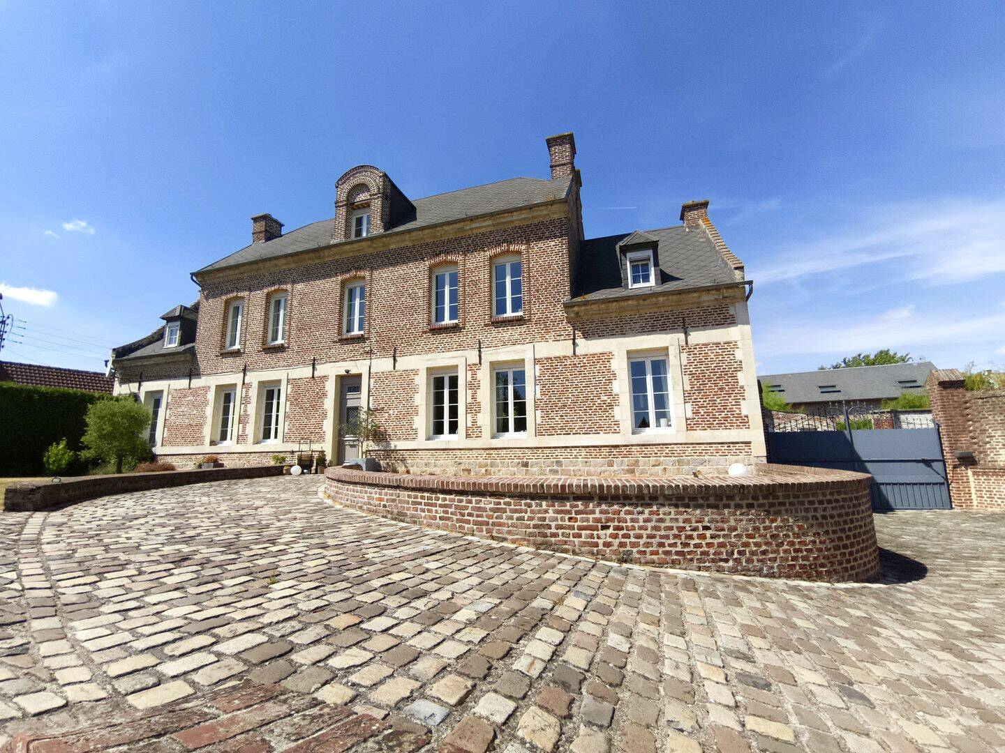 Maison 8 pièces 271 m² · à Villers-en-Cauchies · 271 m² · 524 000 €