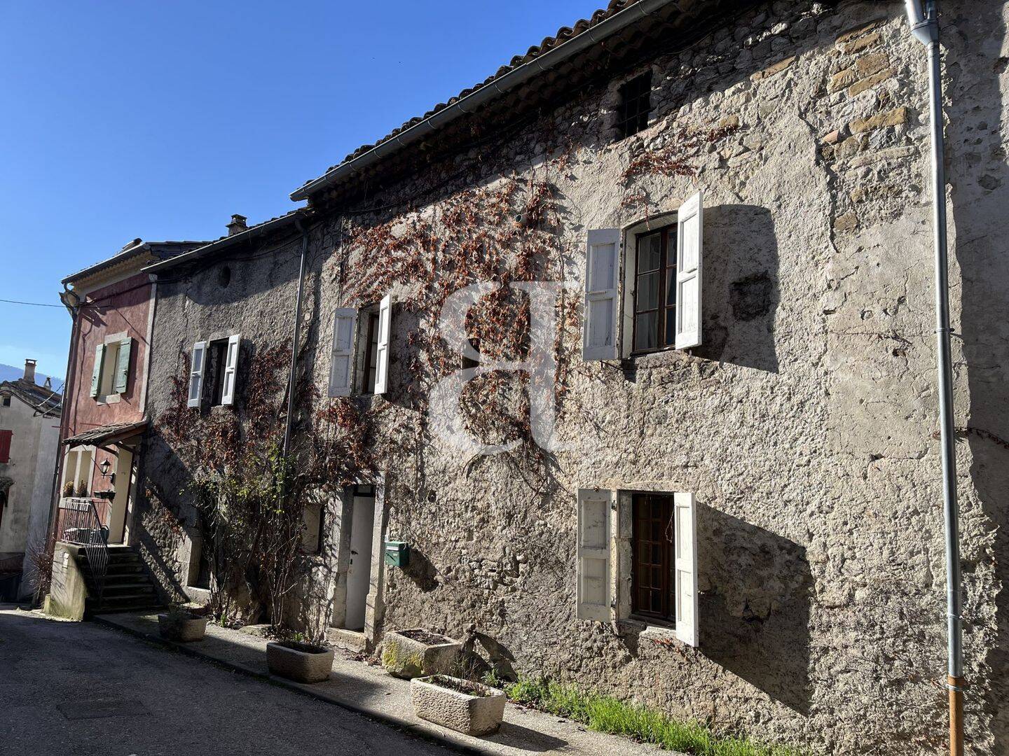 Maison 9 pièces 193 m² · à Nyons · 193 m² · 165 000 €