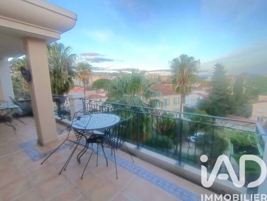 Appartement à vendre 678 000 € 5 pièces 3 chambres 114 m² Étage 4/4 La Gare Hyères 83400