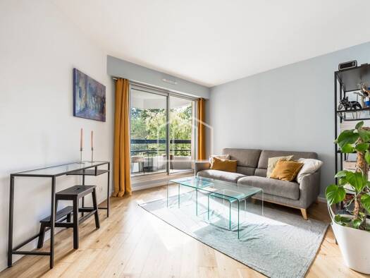 Appartement à vendre 550 000 € 4 pièces 3 chambres 80,1 m² Étage 1/5 République Suresnes 92150