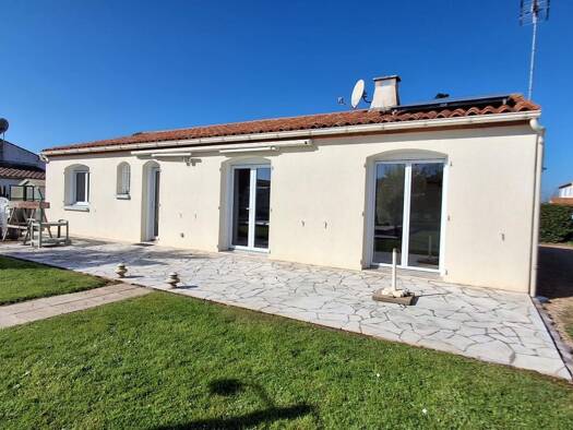 Maison de plain-pied à vendre 248 400 € 3 pièces 2 chambres 71 m² 695 m² de terrain Longeville-sur-Mer 85560