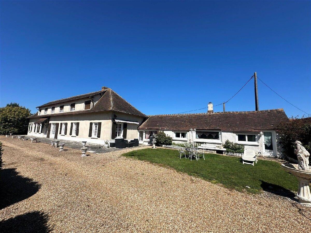 Maison 9 pièces 247 m² · à Crucey-Villages · 247 m² · 451 500 €