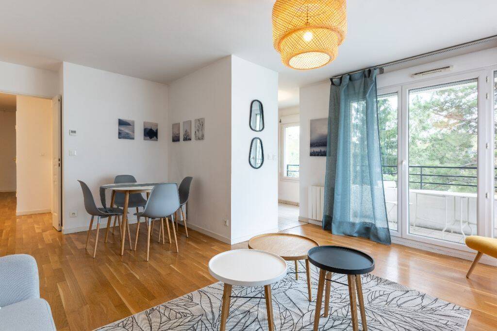 Appartement 4 pièces 77 m² · à Saint-Genis-Laval · 77,3 m² · 1 075 €