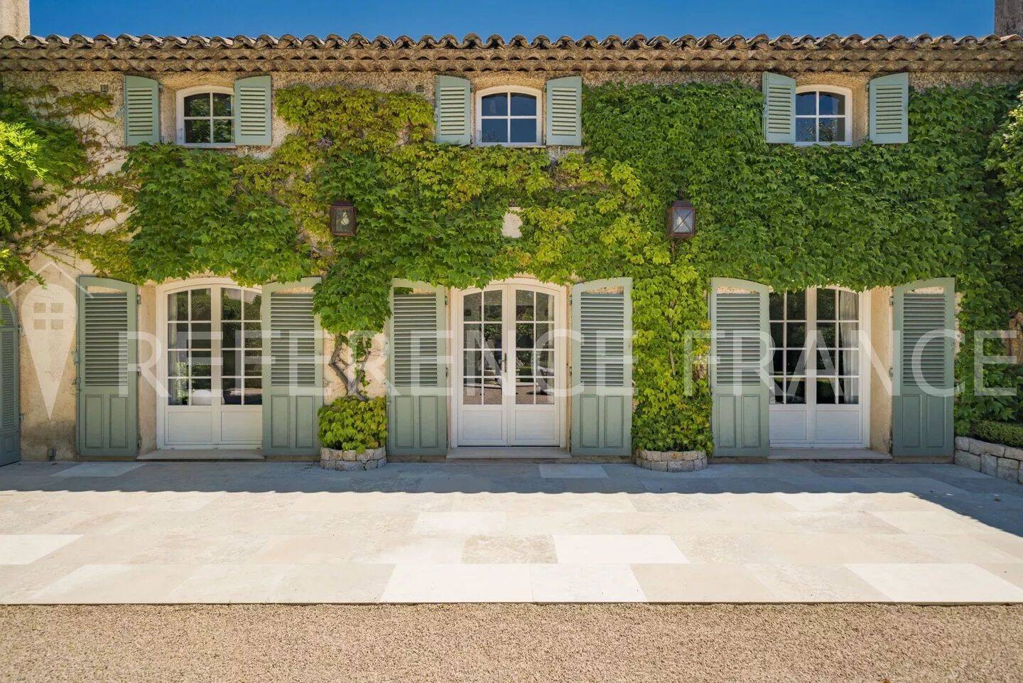 Maison 7 pièces 300 m² · à Mougins · 300 m² · 8 250 €