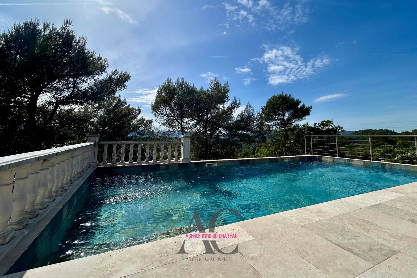 Maison 8 pièces 238 m² · à Rocbaron · 238 m² · 699 000 €