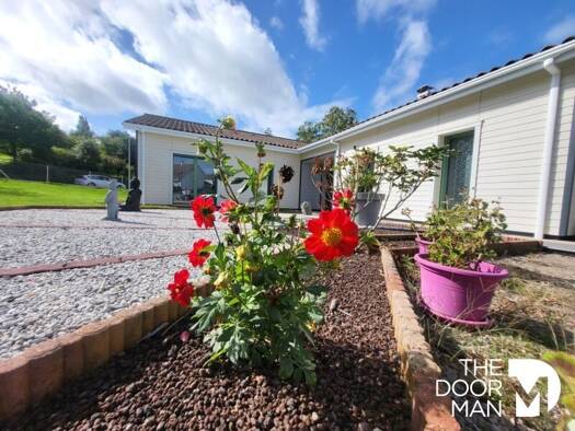 Maison de plain-pied à vendre 466 000 € 6 pièces 4 chambres 209 m² 4 300 m² de terrain Les Loges Parthenay 79200