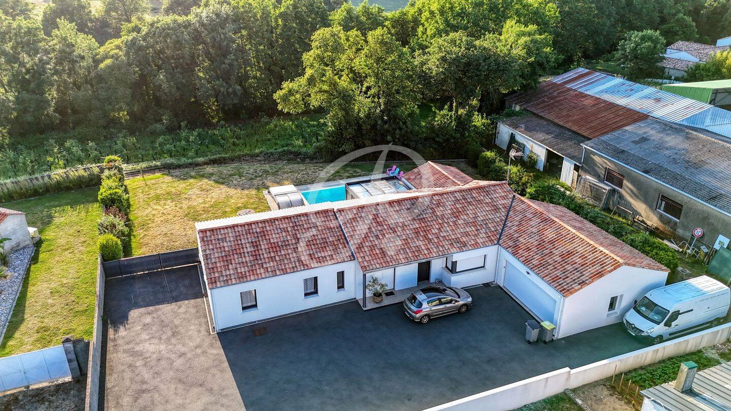Maison 10 pièces 166 m² · à Coex · 166 m² · 549 000 €