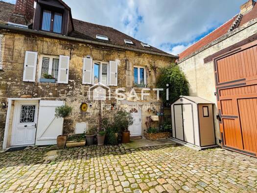 Maison de ville à vendre 198 100 € 6 pièces 4 chambres 141 m² 560 m² de terrain Centre Soissons 02200