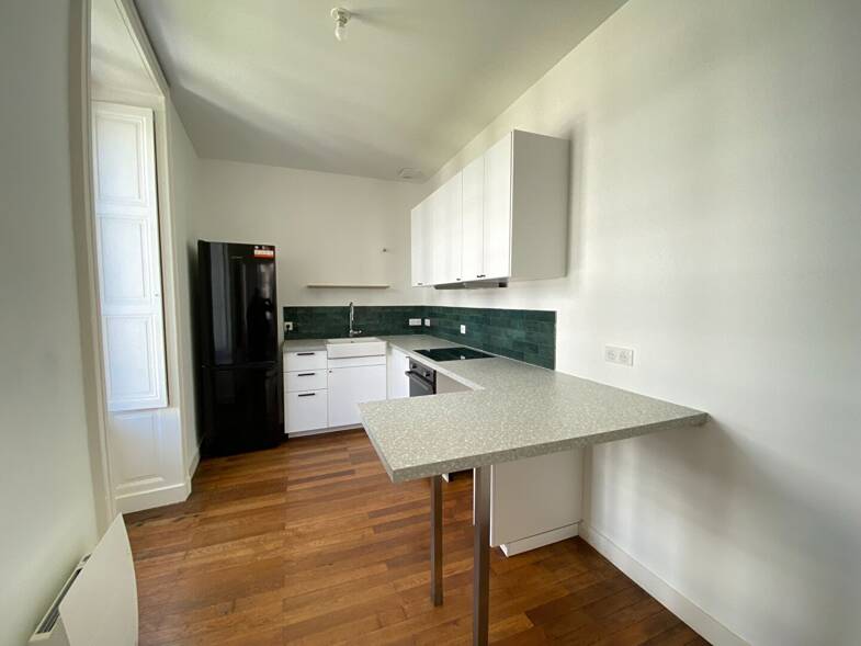 Appartement à louer 1 395 € 4 pièces 2 chambres 89 m² Étage 3/4 Nantes 44000