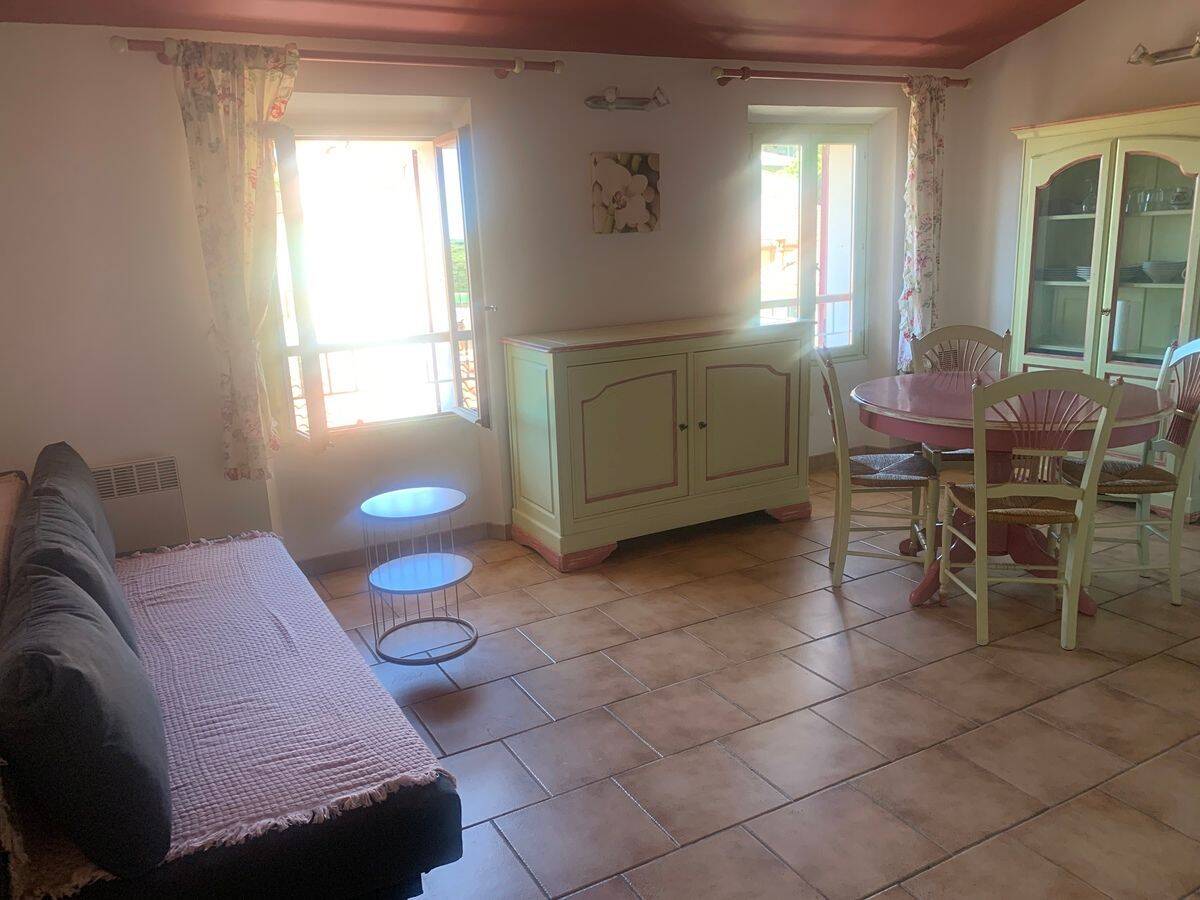 Appartement 1 pièce 30 m² · à Pierrefeu-du-Var · 30 m² · 520 €