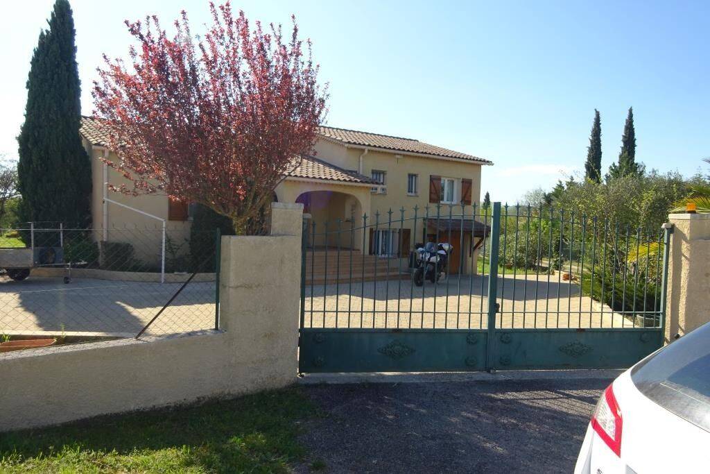Maison 5 pièces 140 m² · à Saint-Hilaire-de-Brethmas · 140 m² · 1 330 €/mois