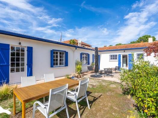 Maison à vendre 648 500 € 6 pièces 4 chambres 125 m² 455 m² de terrain Soulac-sur-Mer 33780