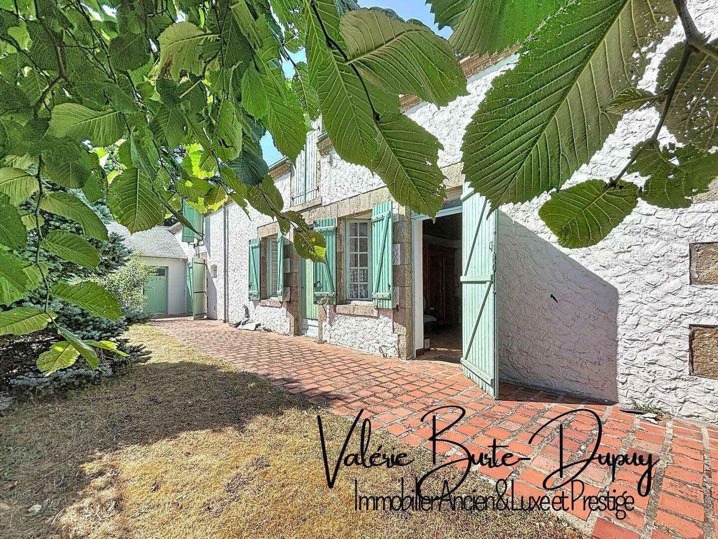 Maison 8 pièces 250 m² · à Vennecy · 250 m² · 337 000 €