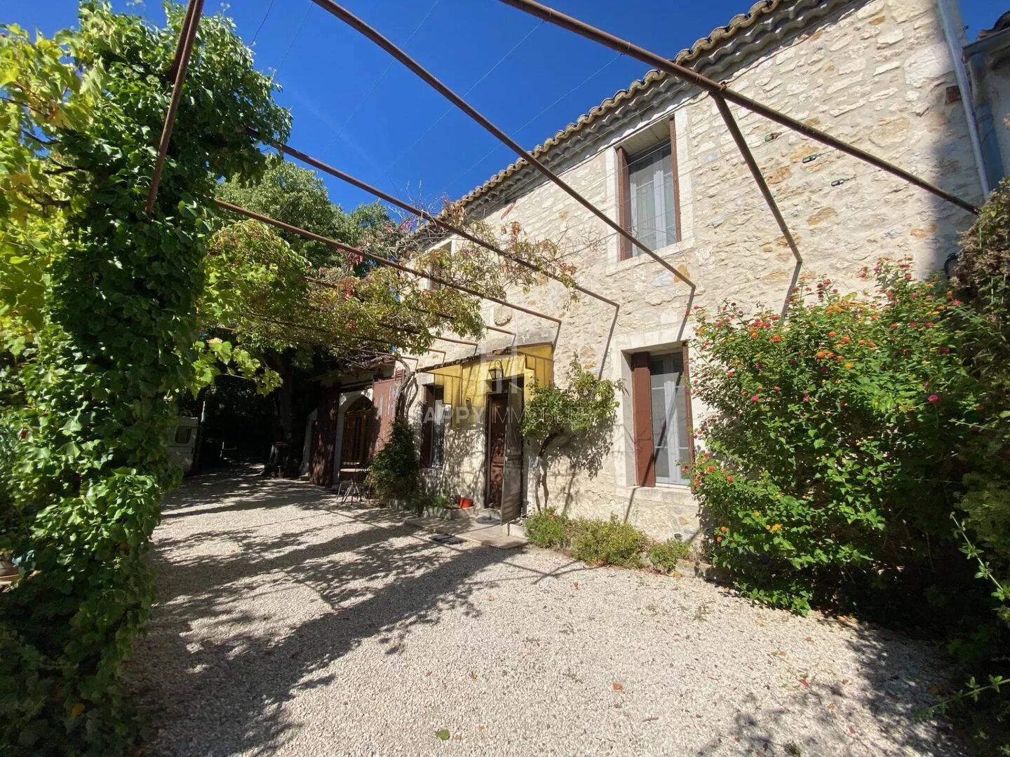 Maison 6 pièces 122 m² · à Maussane-les-Alpilles · 122 m² · 740 000 €