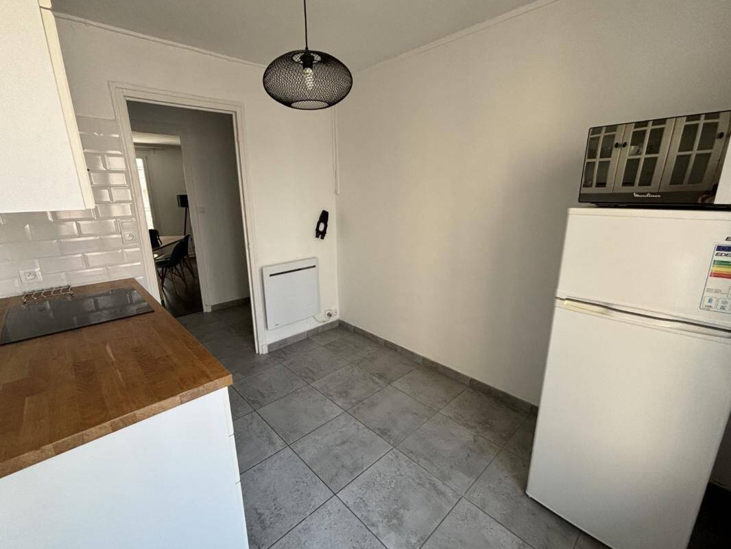 A LOUER - T3 MEUBLE AVEC BALCON - 3 RUE PIERRE RUIBET — 6