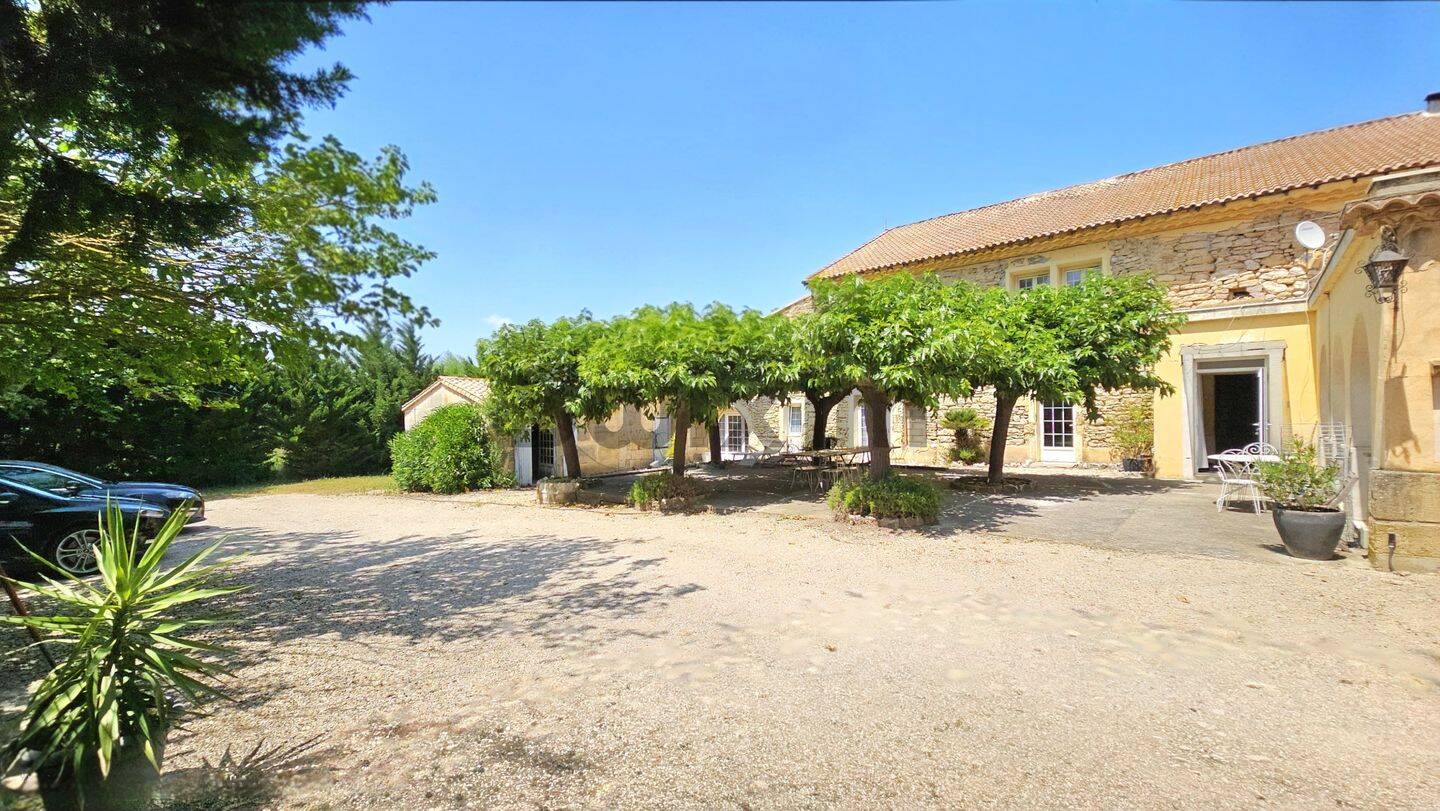 Maison 19 pièces 412 m² · à Castillon-du-Gard · 412 m² · 445 000 €