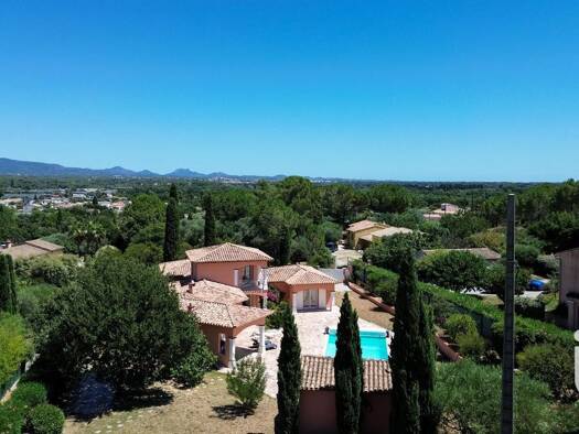 Maison à vendre 1 049 000 € 5 pièces 3 chambres 203 m² 2 035 m² de terrain Ecarts Roquebrune-sur-Argens 83520