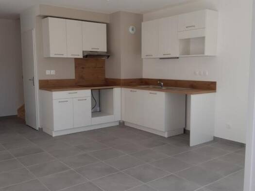 Villa à louer 1 264 € 4 pièces 3 chambres 97 m² Vaugneray 69670