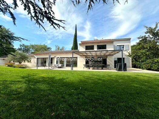 Maison à vendre 1 850 000 € 7 pièces 6 chambres 220 m² 2 095 m² de terrain Les Platanes Aix-en-Provence 13100
