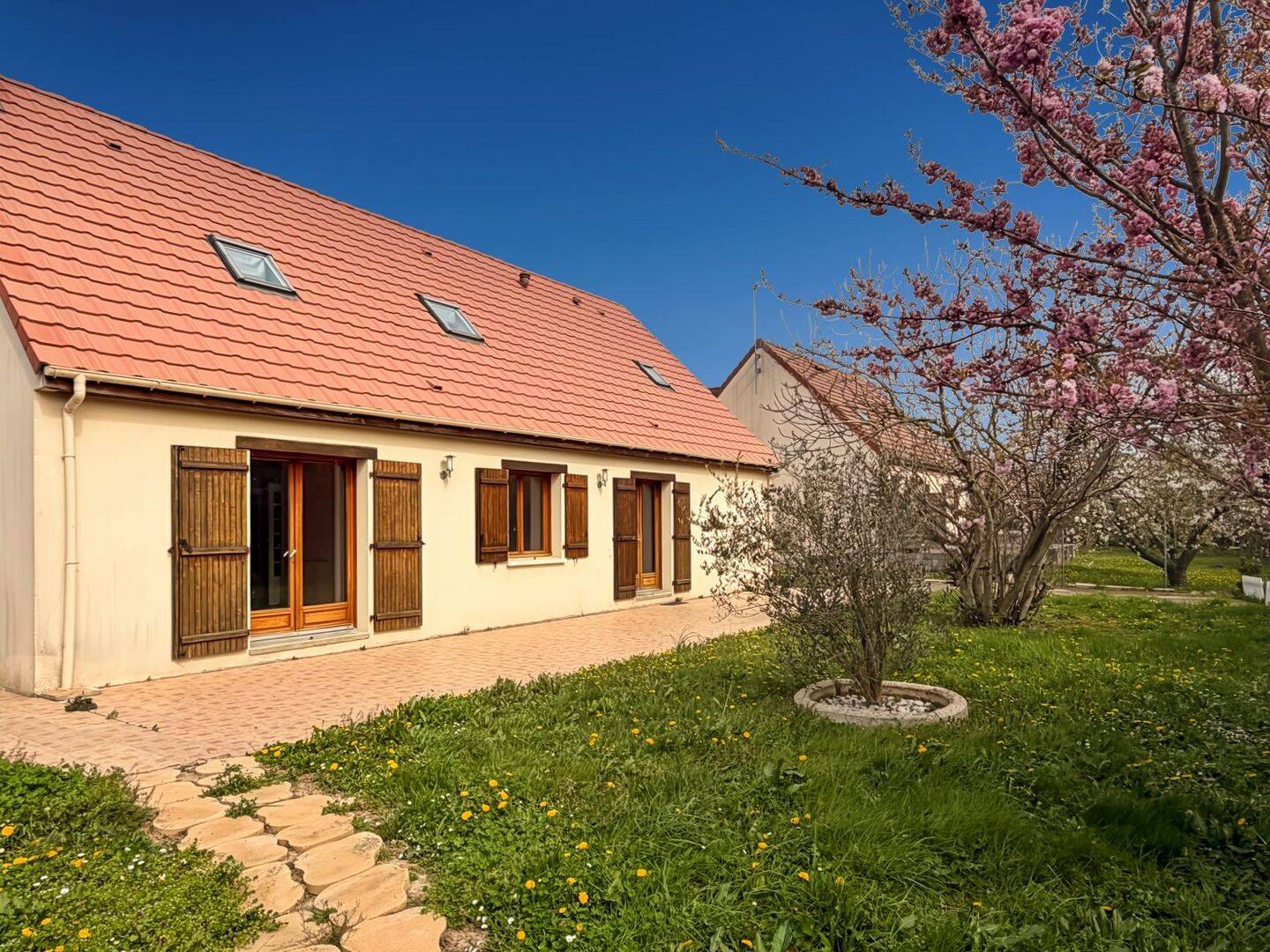 Maison 8 pièces 167 m² · à Pithiviers-le-Vieil · 167 m² · 229 000 €