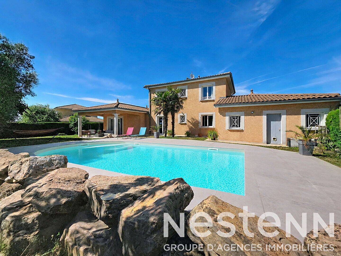 Maison 6 pièces 197 m² · à Saint-Laurent-de-Mure · 196,8 m² · 689 000 €
