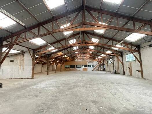 Local d'activités à vendre 408 500 € 1 900 m² d'espace de stockage Habitat Epars Loudéac 22600