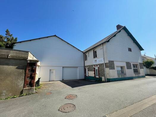 Local d'activités à vendre 413 400 € 600 m² d'espace de stockage Savenay 44260