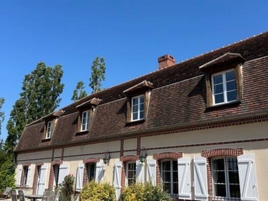 Maison à louer 2 100 € 9 pièces 6 chambres 322 m² 5 000 m² de terrain Houdan 78550