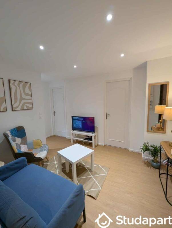 1 pièce 10 m² · à Bron · 10 m² · 570 €