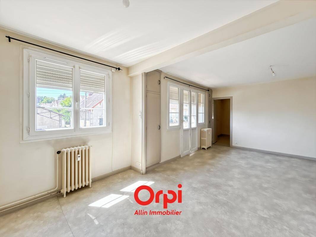 Appartement 3 pièces 57 m² · à Montluçon · 57 m² · 29 000 €