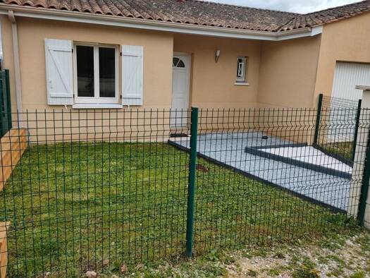 Maison à louer 800 € 3 pièces 2 chambres 77 m² Guîtres 33230