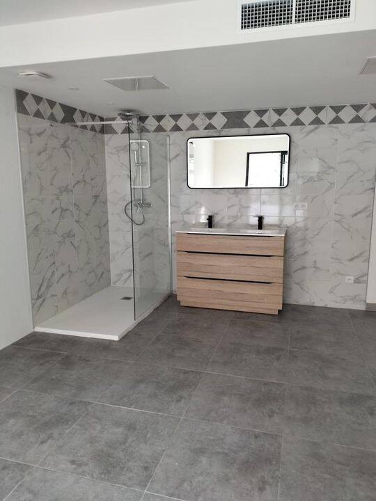 Maison 5 pièces 165 m² · à Rognac · 165 m² · 2 100 €/mois