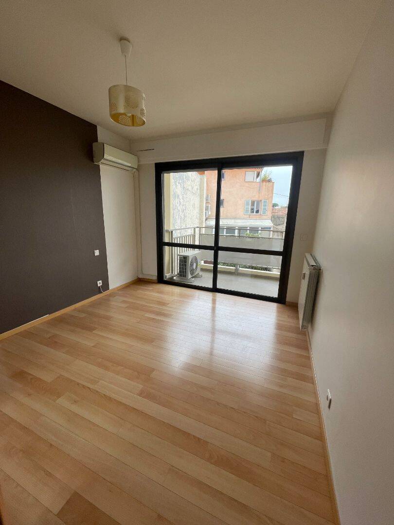 Appartement 2 pièces 61 m² · à Vence · 60,9 m² · 1 048 €/mois