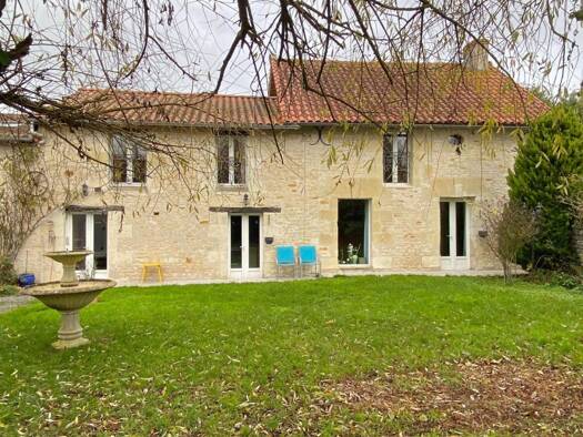 Maison à vendre 245 000 € 12 pièces 4 chambres 200 m² 2 378 m² de terrain Sammarçolles 86200