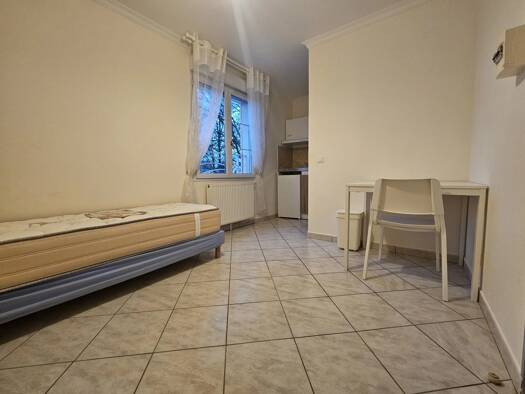 Appartement à louer 570 € 1 pièce 13,5 m² Noisy-le-Grand 93160
